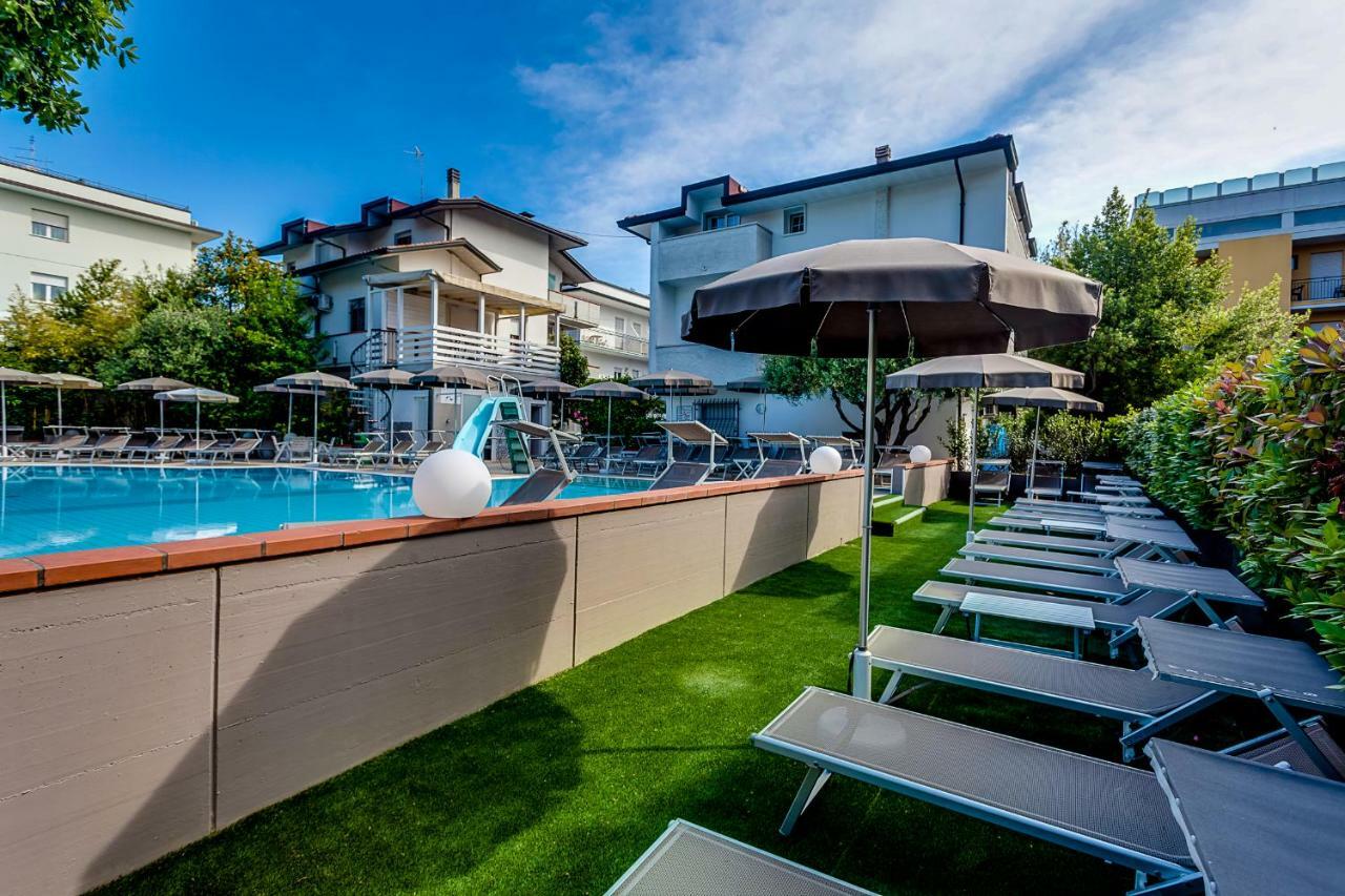 Hotel Giamaika Cesenatico Exterior photo
